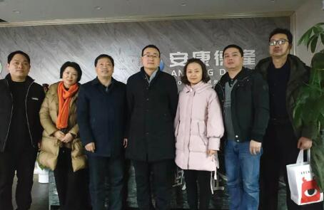 市、區(qū)科技局一行領(lǐng)導(dǎo)蒞臨參 觀指導(dǎo)