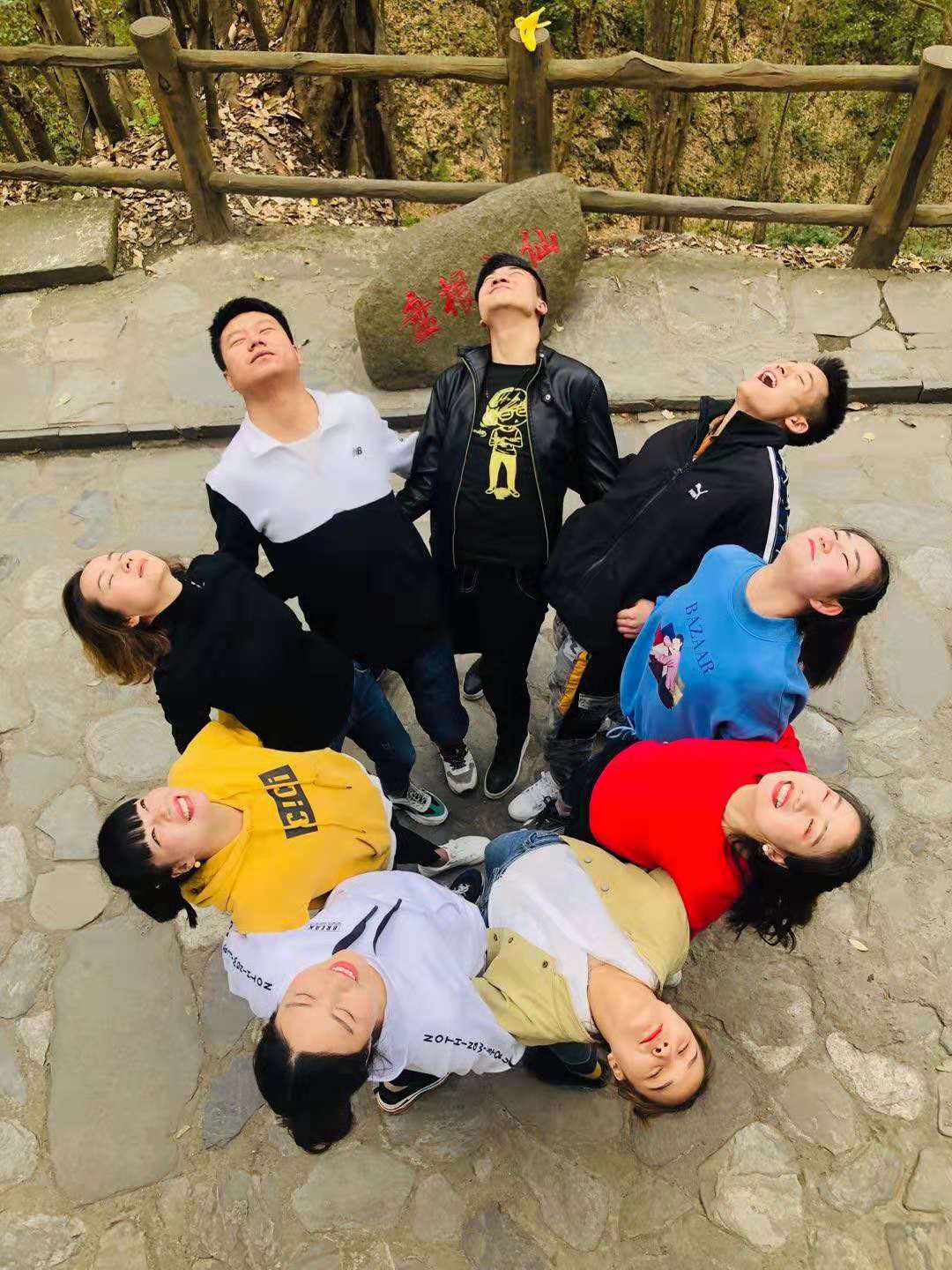 超越自我，快樂(lè)前行---安康德隆公司精英團(tuán)隊(duì)?wèi)敉鈭F(tuán)建活動(dòng)